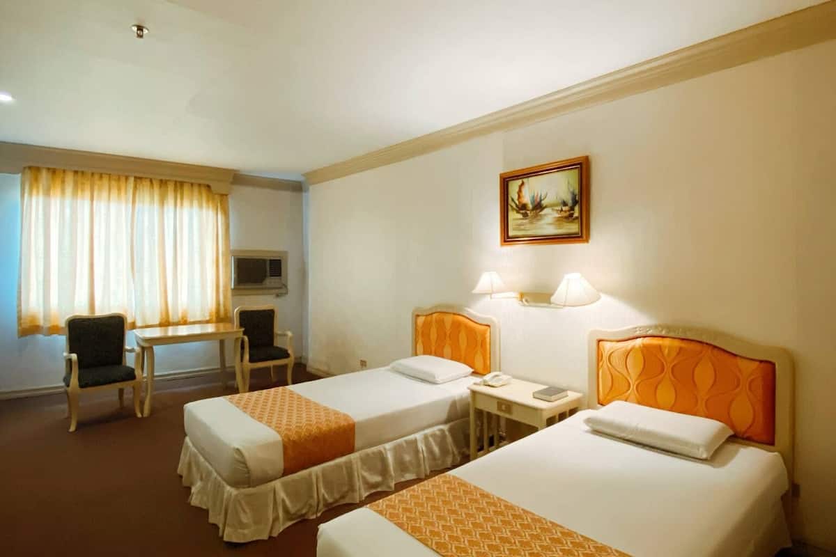 Superior Twin Room | Desk, blackout drapes, free WiFi, bed sheets
