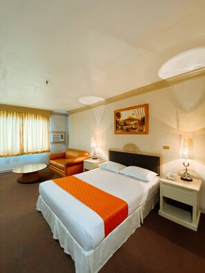 Escritorio, cortinas blackout, wifi gratis y ropa de cama 