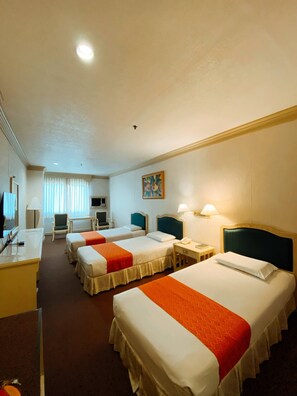 Deluxe Triple Room, 3 Twin Beds | Desk, blackout drapes, free WiFi, bed sheets