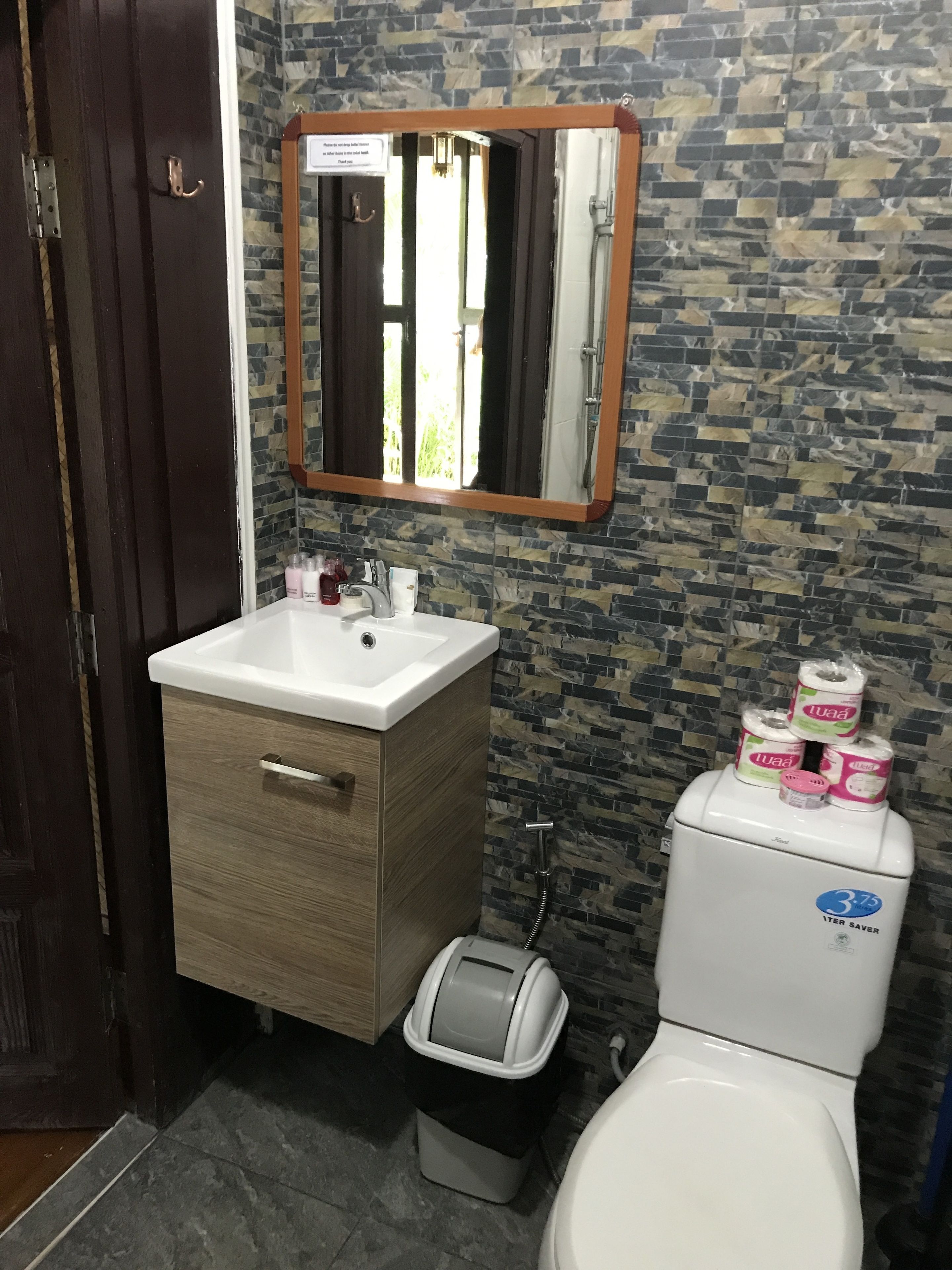 shower, rainfall showerhead, free toiletries, hair dryer