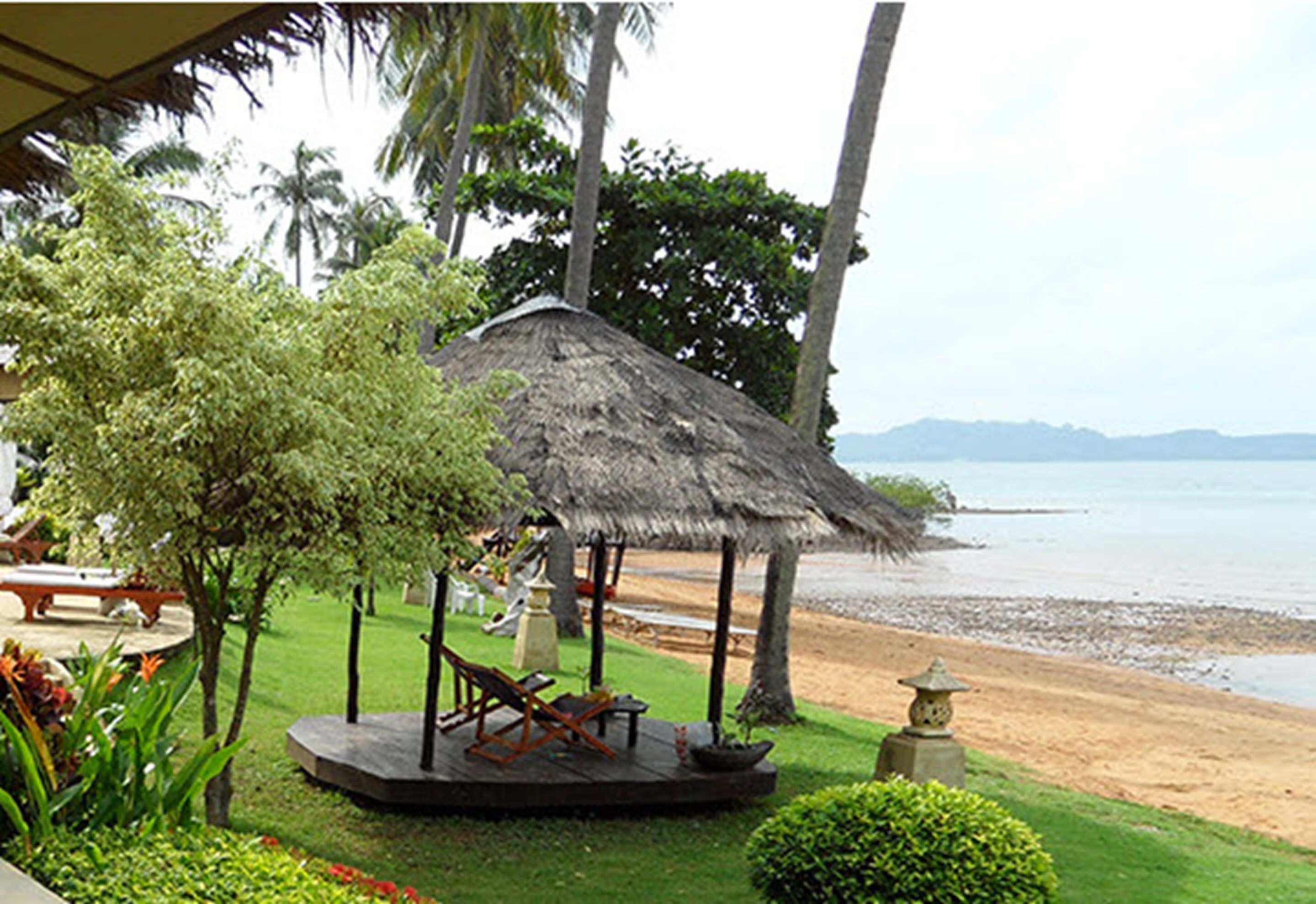 thai massages, massages on the beach, reflexology, massages