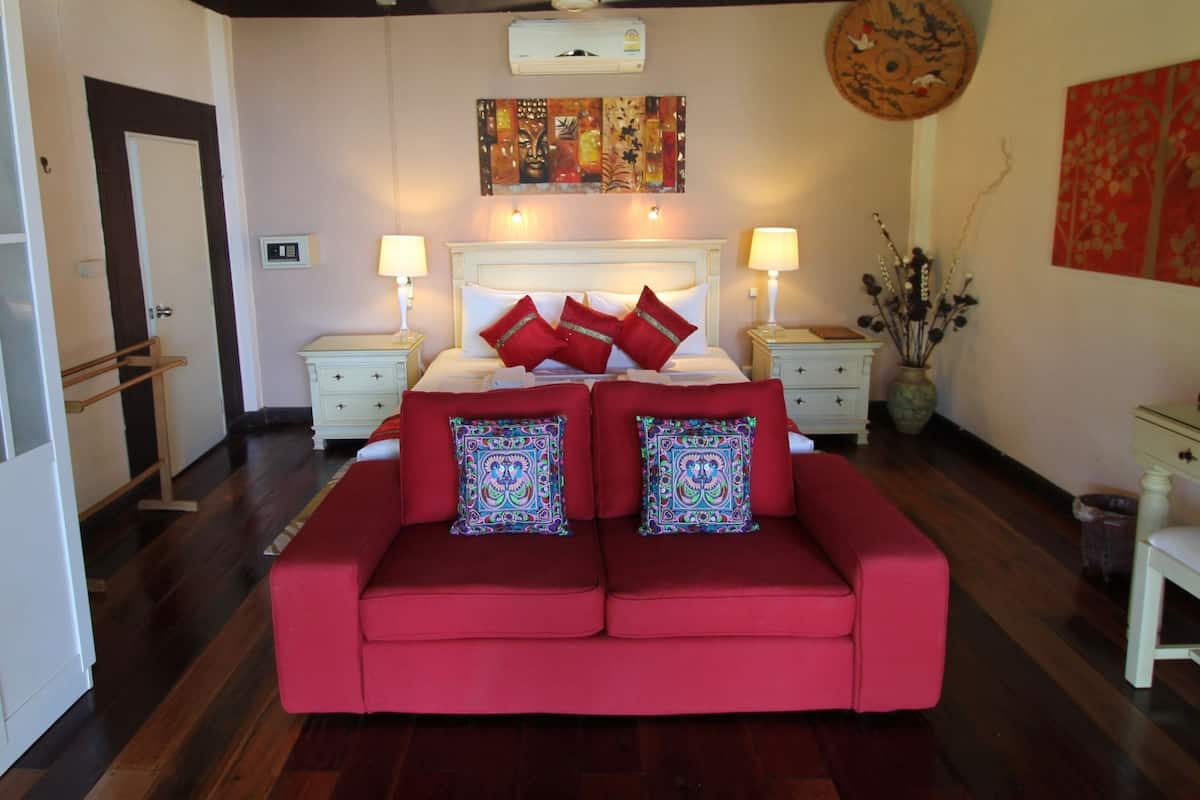Family Bungalow | Egyptian cotton sheets, in-room safe, individually decorated