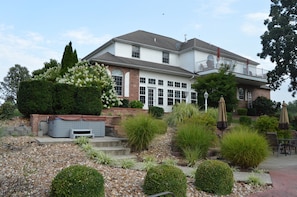 Exterior - Lafayette Grand Manor (Waynesville)