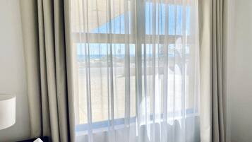 Apartemen, 1 kamar tidur, pemandangan samudra | Setrika/meja setrika dan tempat tidur bayi (biaya tambahan)