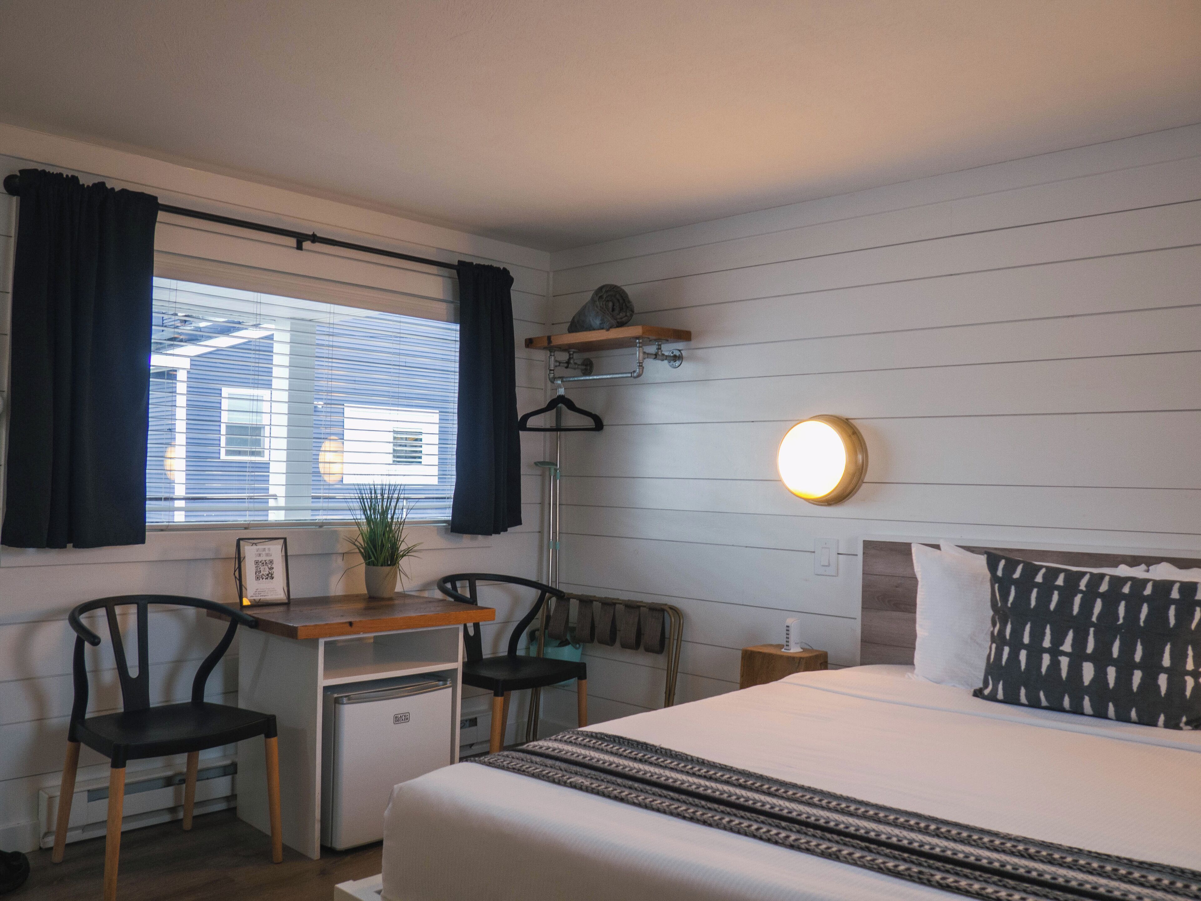 1 bedroom, individually decorated, individually furnished