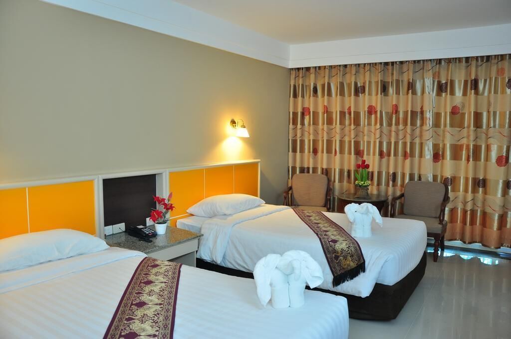 In-room safe, desk, free WiFi