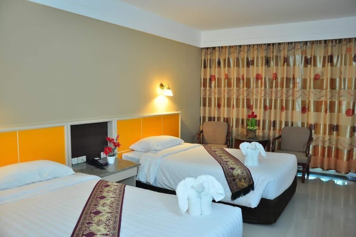 In-room safe, desk, free WiFi