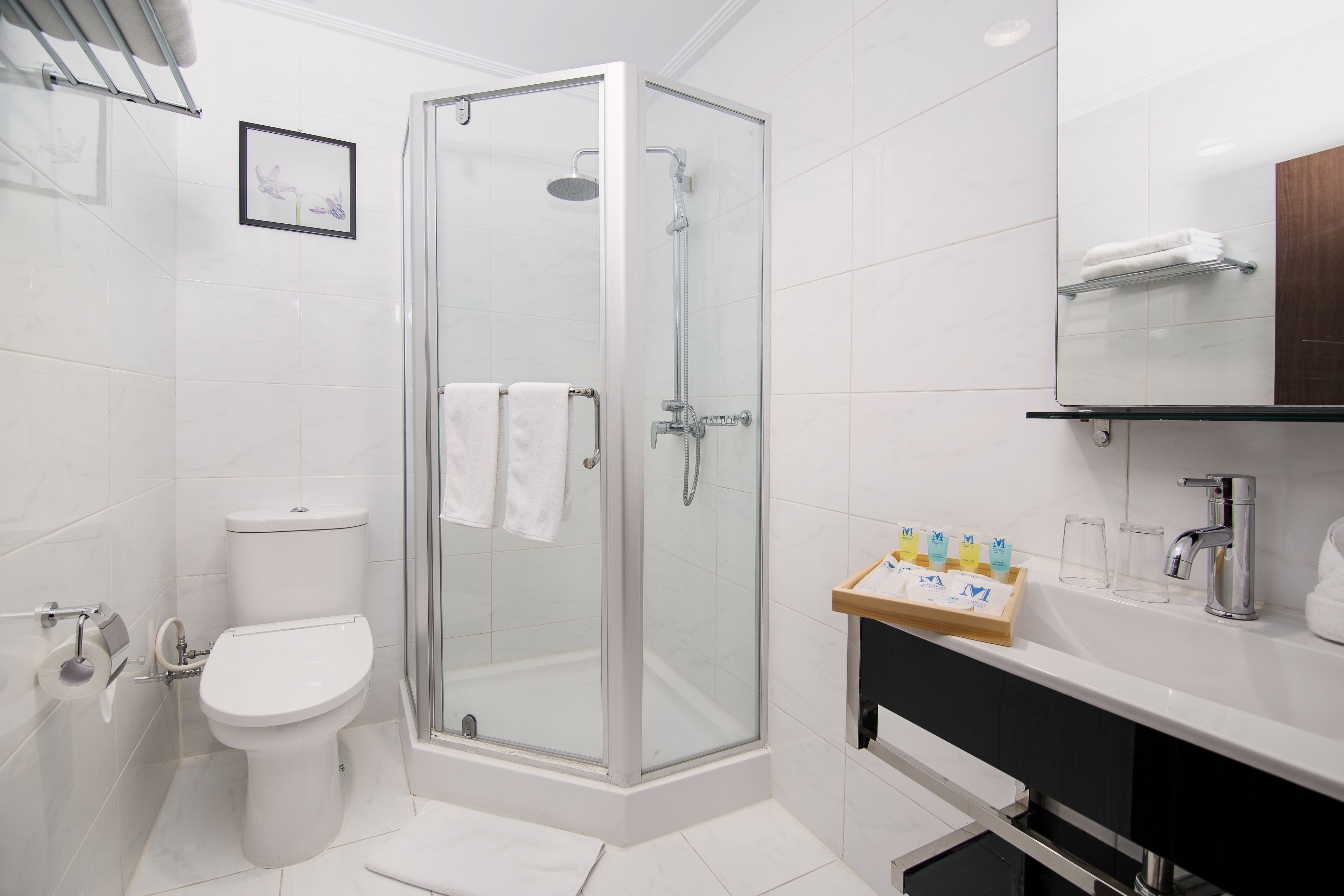 superior room | bathroom | free toiletries, hair dryer, slippers, bidet