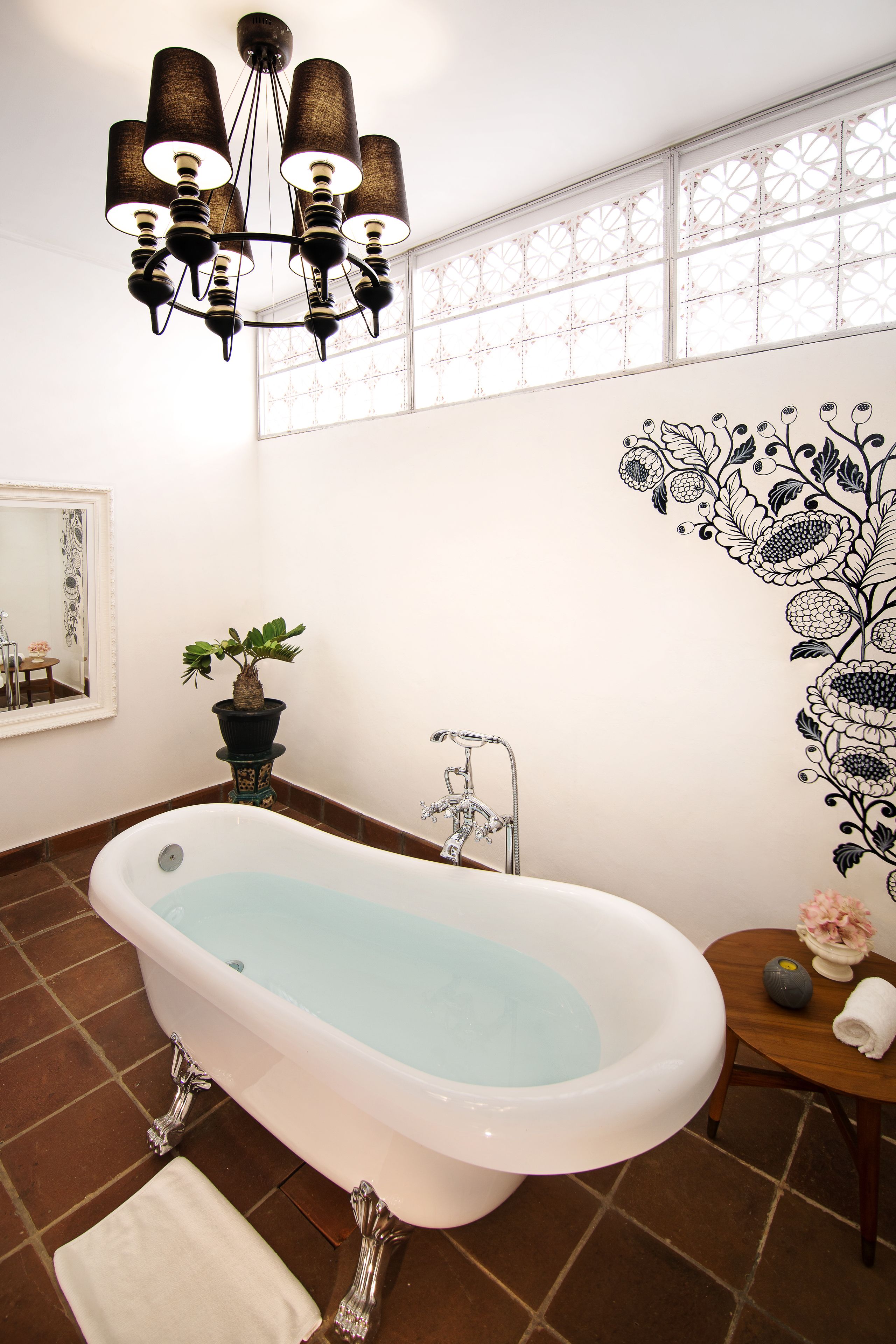signature suite | deep-soaking bathtub