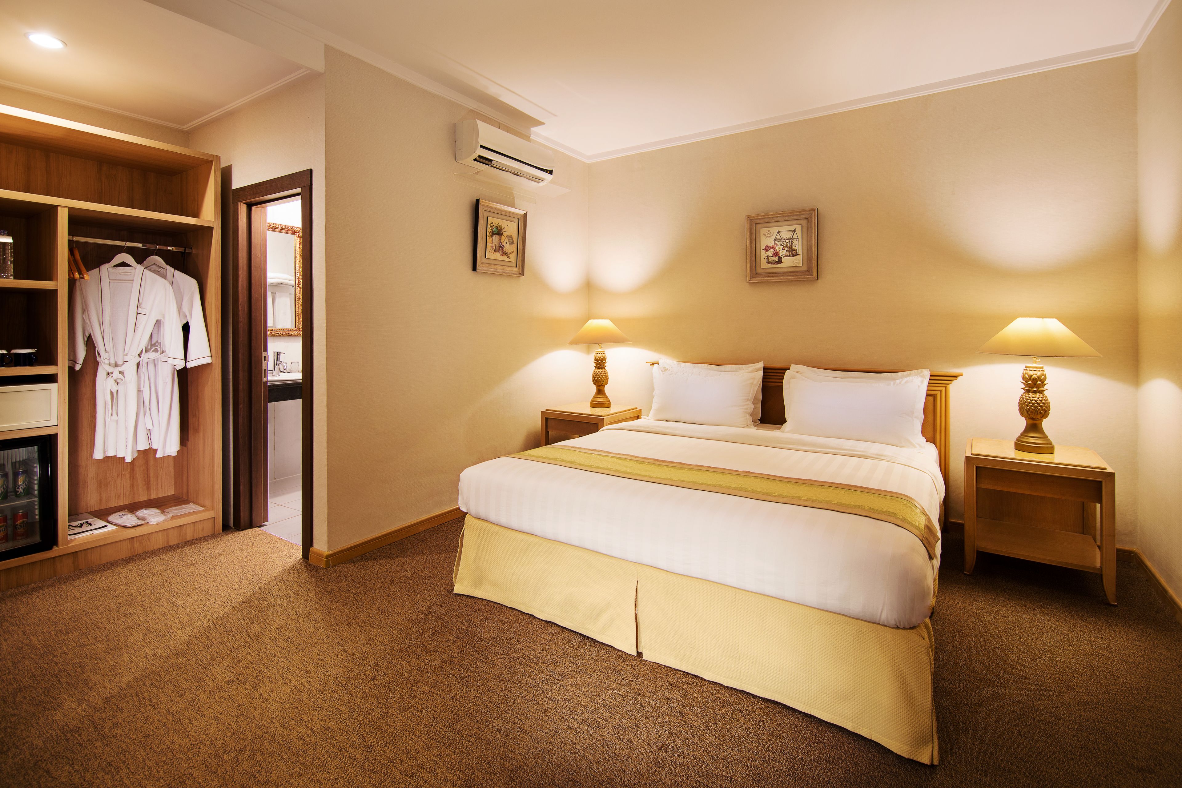 junior suite | free minibar, in-room safe, desk, blackout curtains