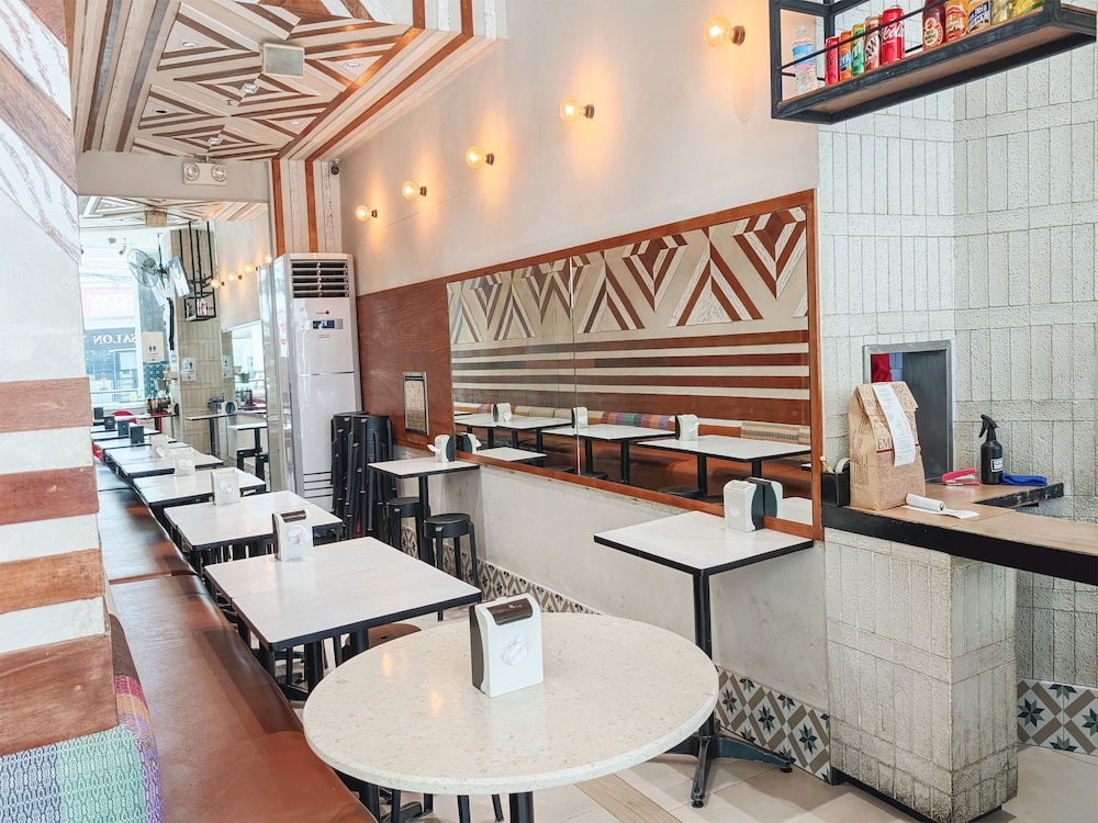 Red Planet Makati Amorsolo by null