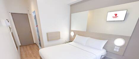 Seprai premium, brankas, meja kerja, dan ruang kerja ramah laptop