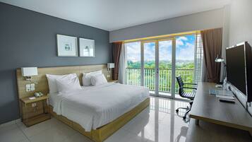 Zimmersafe, Schreibtisch, Verdunkelungsvorhänge, kostenloses WLAN