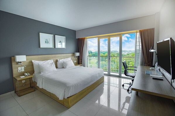 In-room safe, desk, blackout drapes, free WiFi - TreePark Karawang (Karawang)