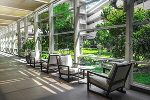 Área de estar no saguão