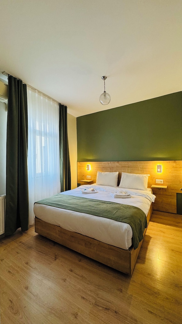 Premium bedding, down duvets, memory-foam beds, blackout curtains - Sultan Hostel & Guesthouse (Istanbul)