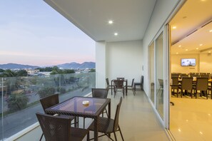 2 nhà hàng, món ăn mang phong cách quốc tế
