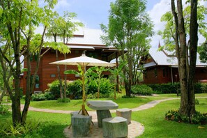 Garden - Sunlove Resort and Spa - Royal View (Nakhon Pathom)