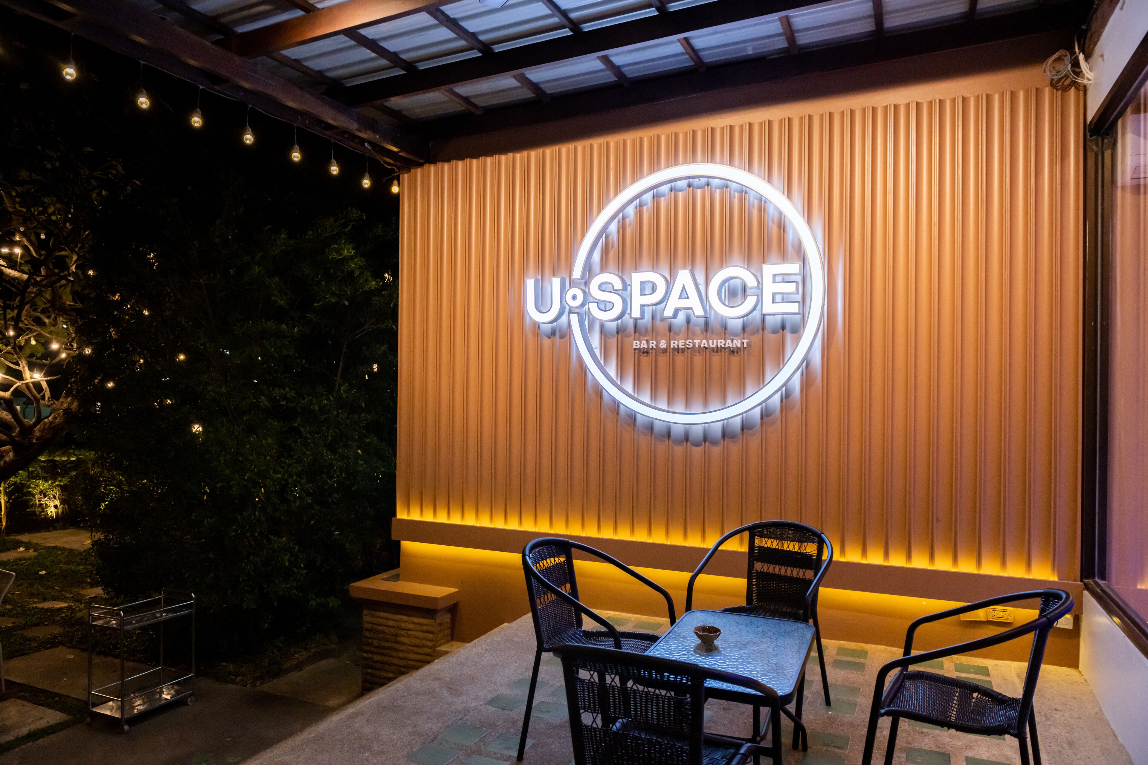 breakfast, lunch, dinner served; thai cuisine