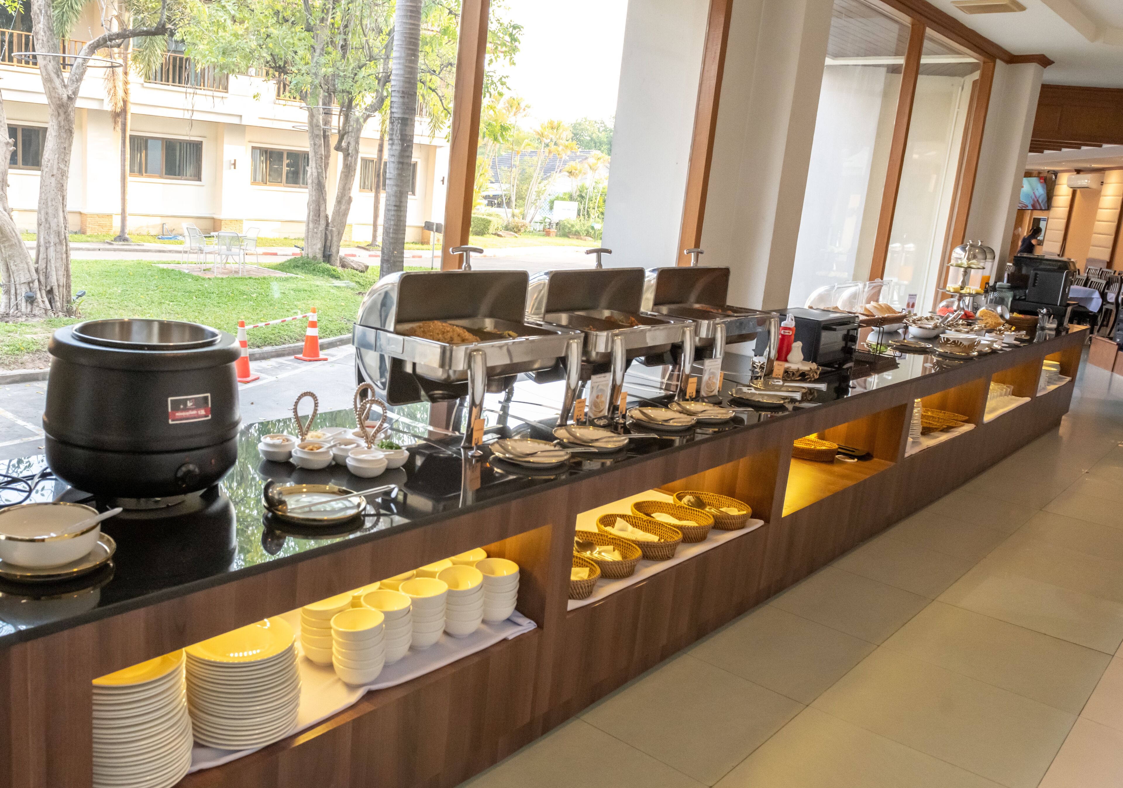 daily buffet breakfast (thb 150 per person)