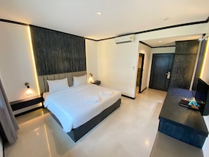 Habitación doble Deluxe de uso individual | Escritorio, espacio para trabajar con laptop y cortinas blackout 