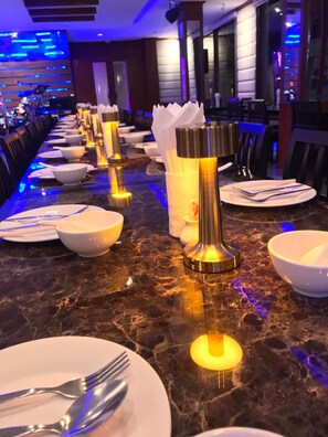 Breakfast, lunch and dinner served - President Hotel (Udon Thani)