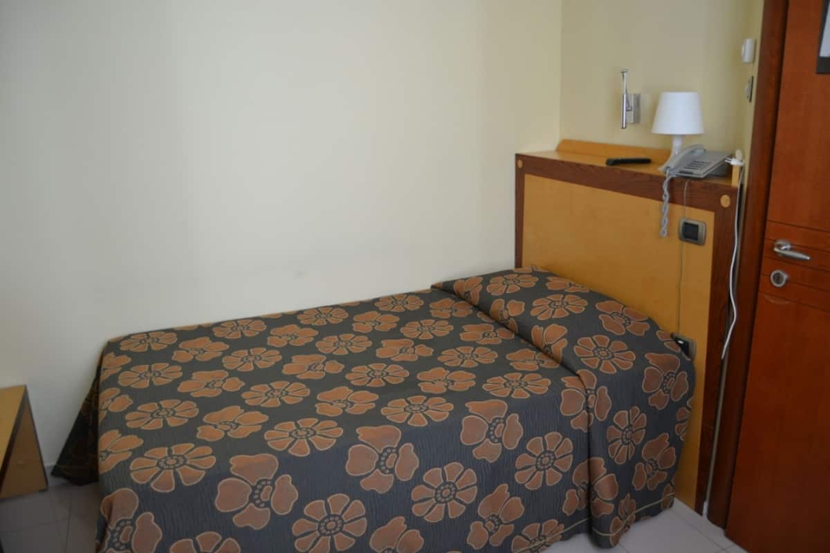 Quarto solteiro | Frigobar, cofres nos quartos, escrivaninha, Wi-Fi de cortesia