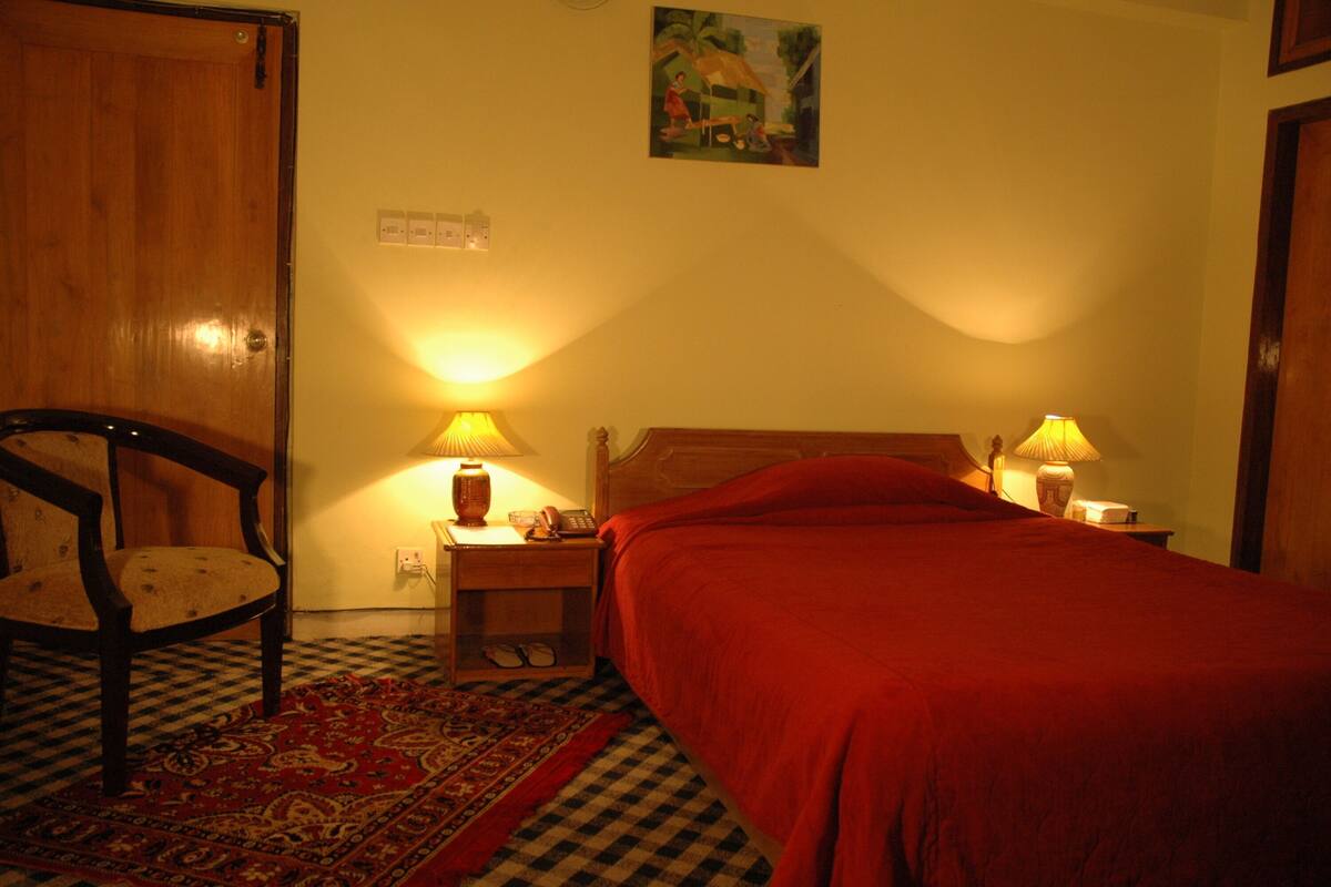 In-room safe, desk, iron/ironing board (on request), WiFi (free)