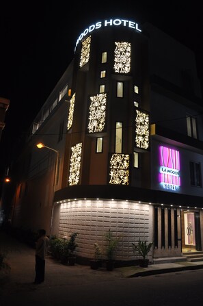 Façade de l’hébergement - soirée/nuit