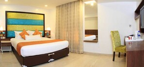 Executive Double or Twin Room, 1 Bedroom | Egyptian cotton sheets, premium bedding, memory foam beds, minibar - La Woods Hotel (Chennai)