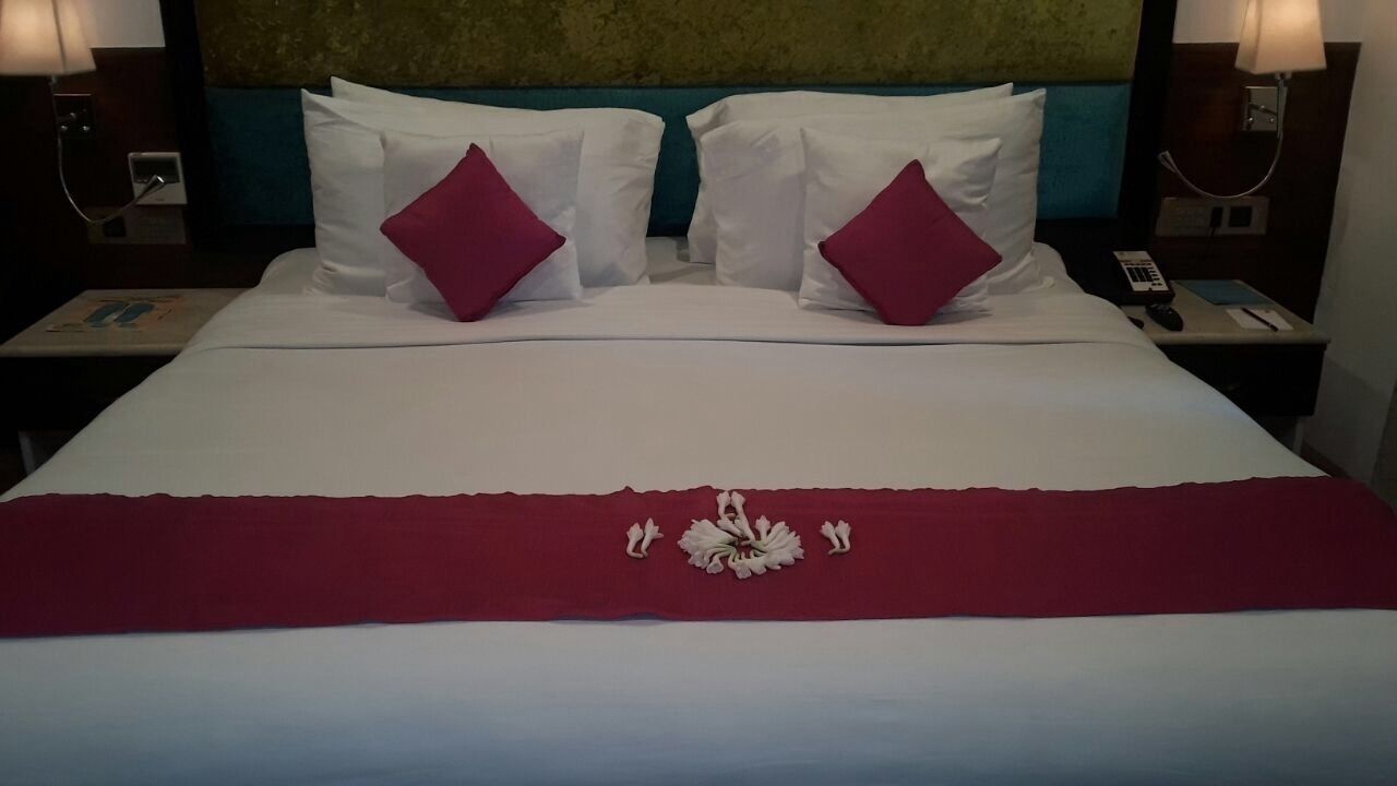 executive double or twin room, 1 bedroom | egyptian cotton sheets, premium bedding, memory-foam beds, minibar