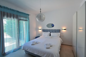 3 quartos, cofres nos quartos, individualmente decorados