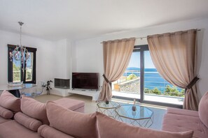 Interior - Golden King (Skiathos)