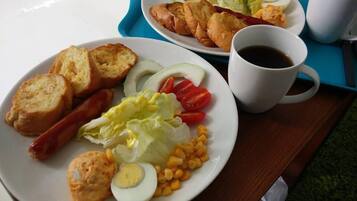 Free daily continental breakfast