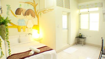 Desk, soundproofing, free WiFi, bed sheets