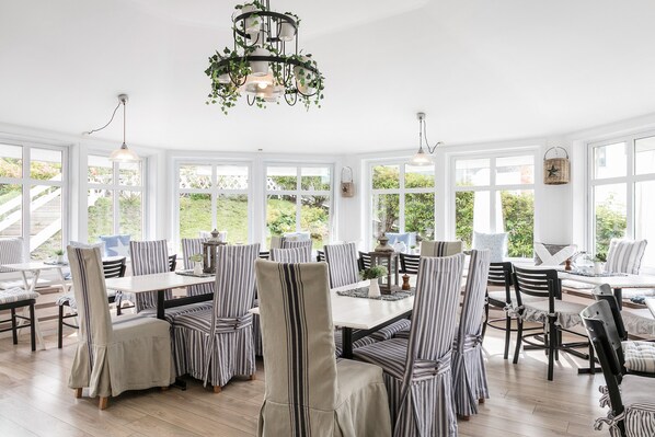 Free daily buffet breakfast - Nautic Hotell (Marstrand)