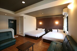 Desk, iron/ironing board, free WiFi - Hotel WBF Abiyanpana Ishigakijima (Ishigaki)