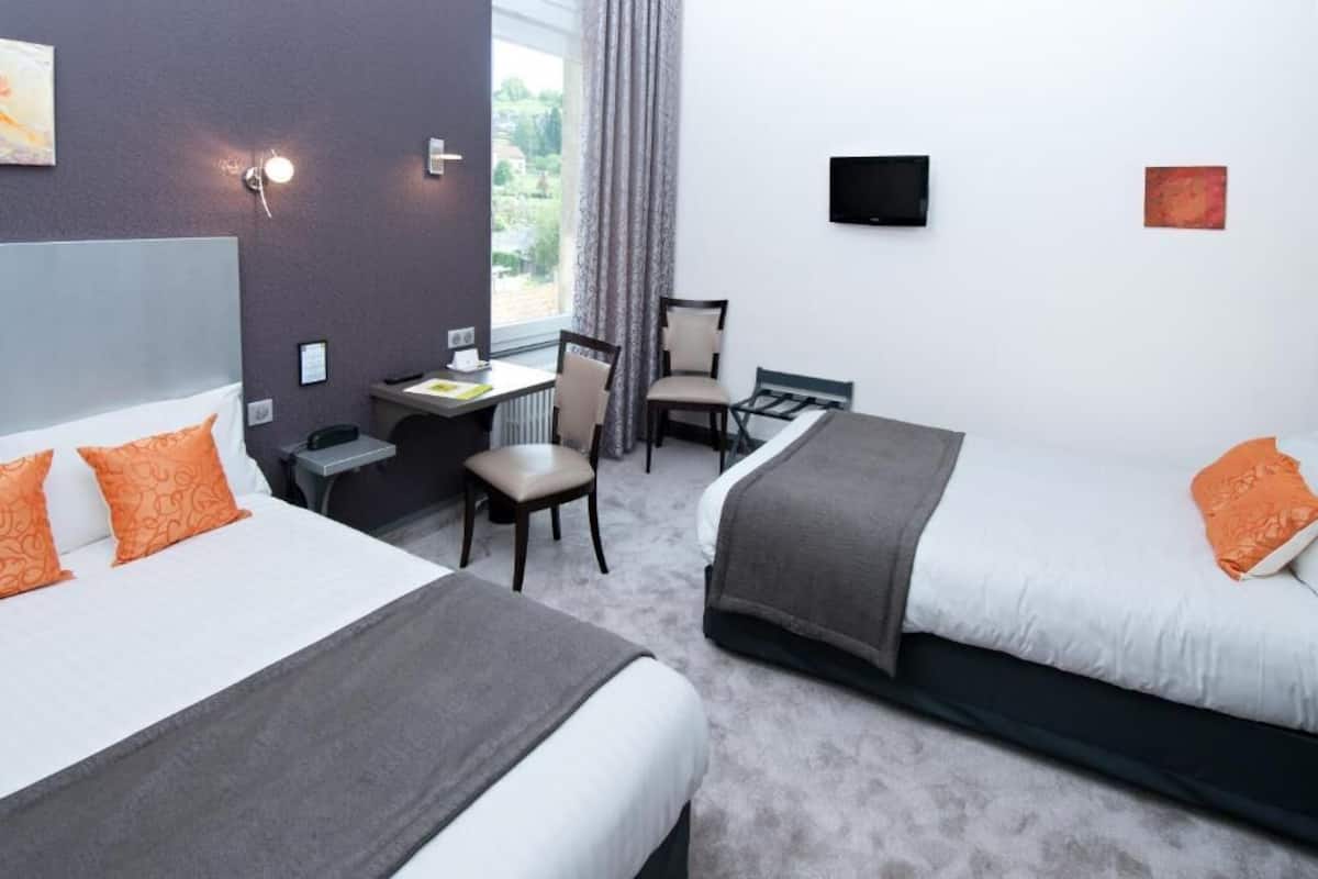 Family Quadruple Room | Desk, soundproofing, free WiFi, bed sheets