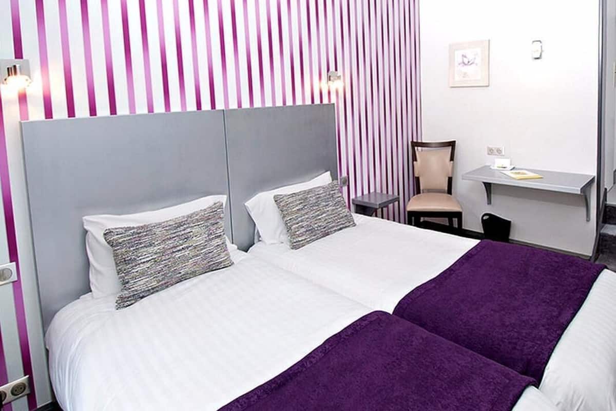 Comfort Twin Room | Desk, soundproofing, free cribs/infant beds, free WiFi
