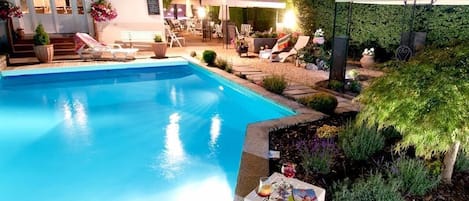 Outdoor pool, pool loungers