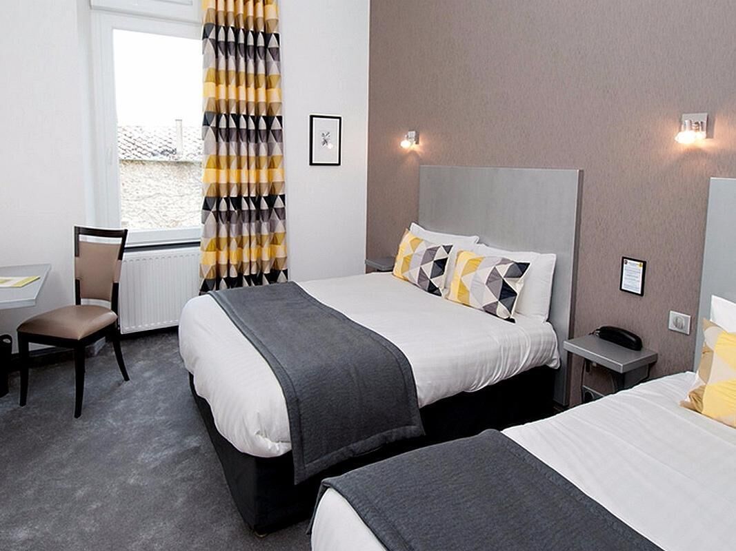 Bureau, chambres insonorisées, lits bébé (gratuits), Wi-Fi gratuit