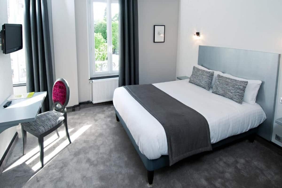 Comfort Double Room | Desk, soundproofing, free WiFi, bed sheets