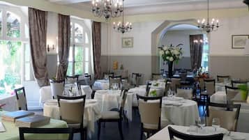 Ze serveren er lunch en diner