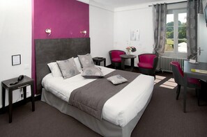 Desk, soundproofing, free cots/infant beds, free WiFi - Hôtel Nougier (Fursac)
