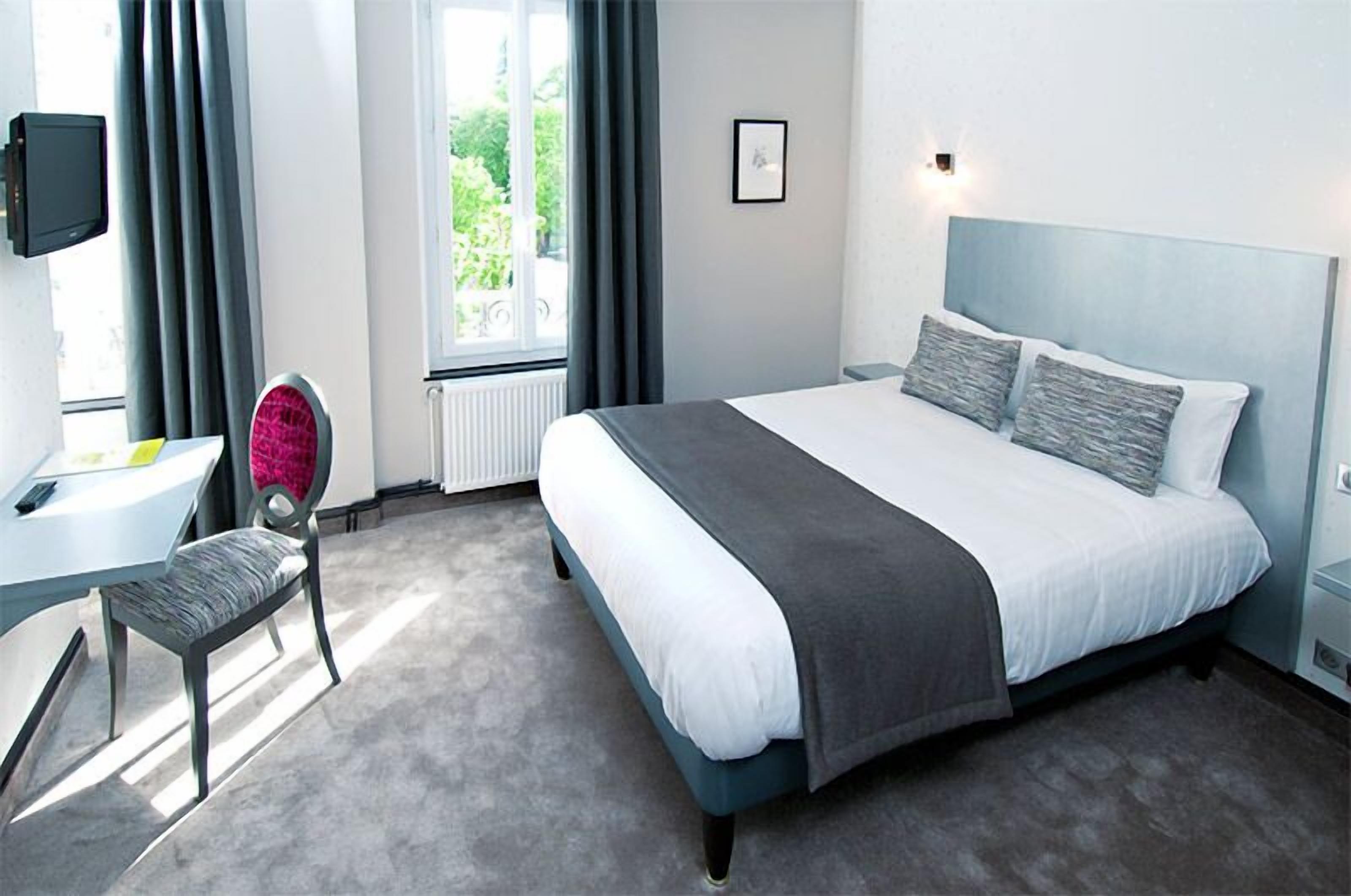 Comfort Double Room | Desk, soundproofing, free cribs/infant beds, free WiFi