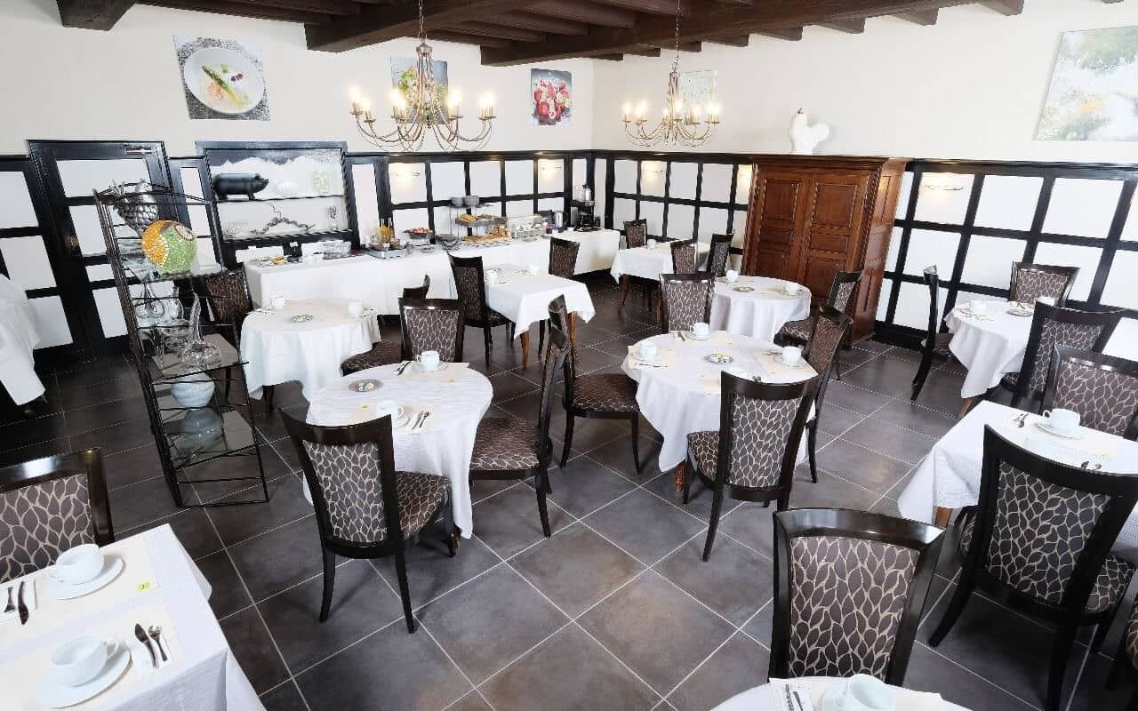 Déjeuner et dîner servis sur place