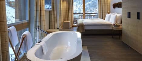 Panoramic Apartment, 5 Bedrooms, Private Bathroom, Mountain View | Premium bedding, minibar, in-room safe, desk