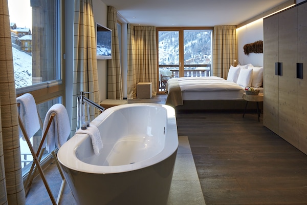 Panoramic Apartment, 5 Bedrooms, Private Bathroom, Mountain View | Premium bedding, minibar, in-room safe, desk