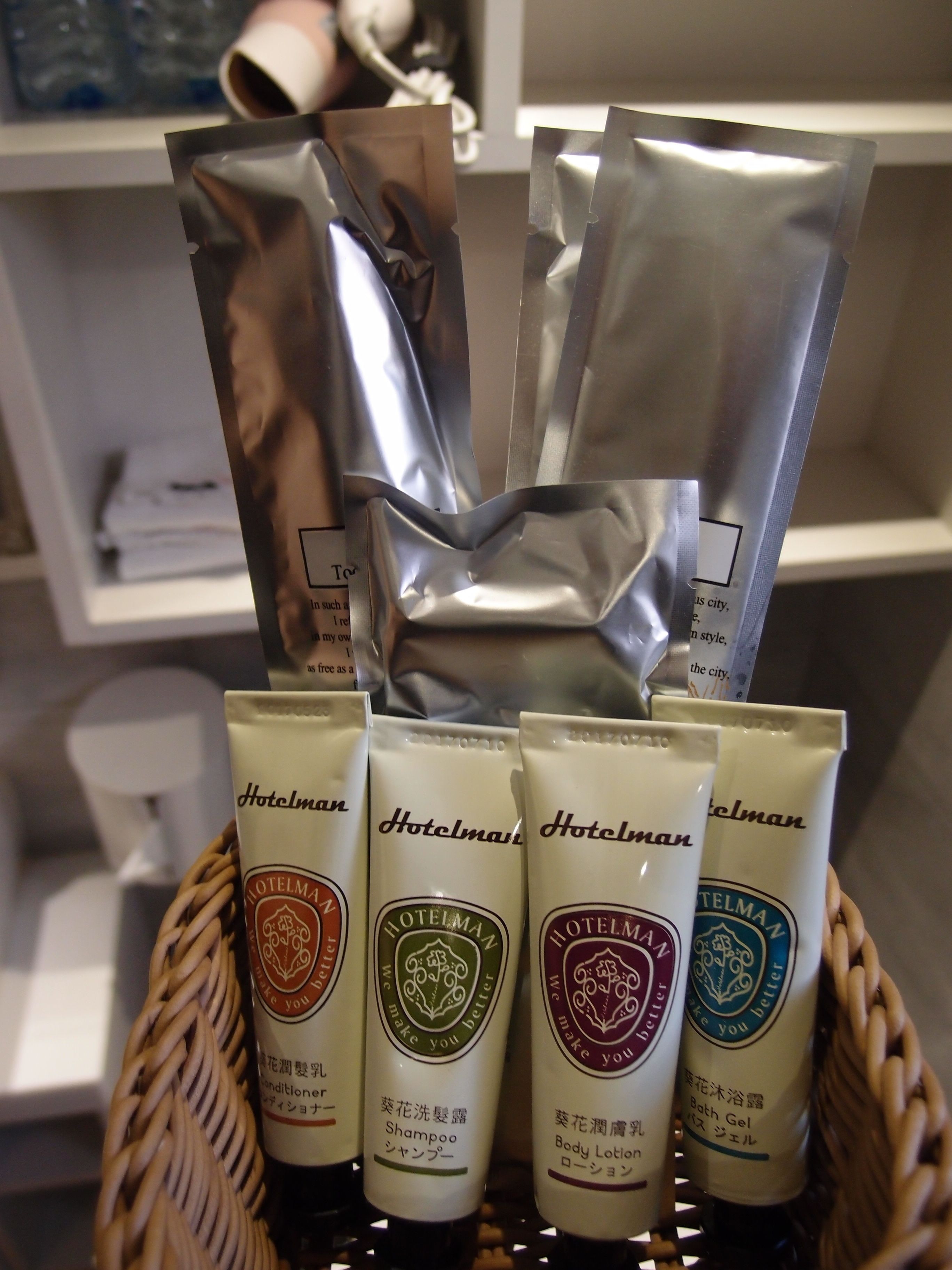 deluxe double room | bathroom amenities | shower, free toiletries, hair dryer, slippers