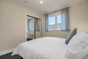 Apartment, eigenes Bad | 1 Schlafzimmer, Bügeleisen/Bügelbrett, kostenloses WLAN, Bettwäsche